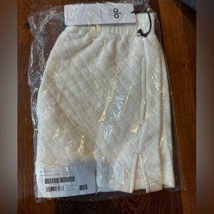 ALO Yoga ivory Quilted arena boxing short